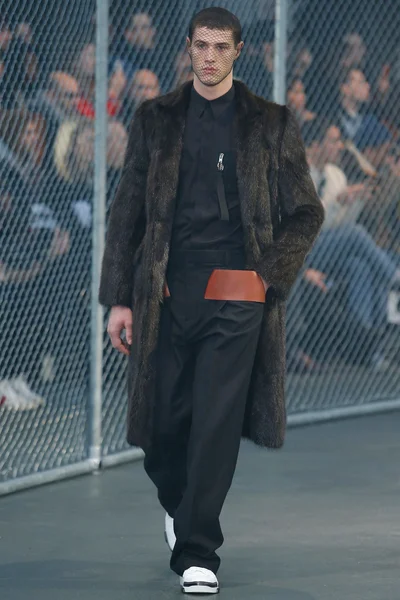Look 12